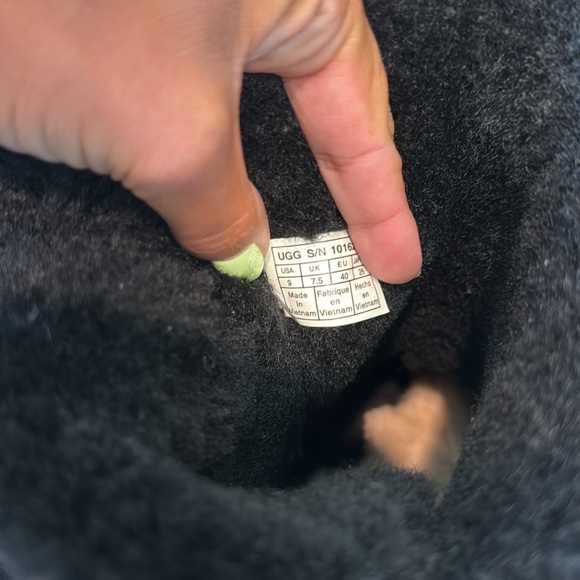 Uggs - Picture 5 of 5